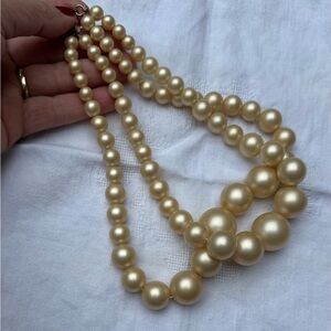 Elegant Vintage Cream Pearl Necklace